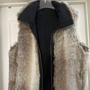 Reversible fur vest with pockets